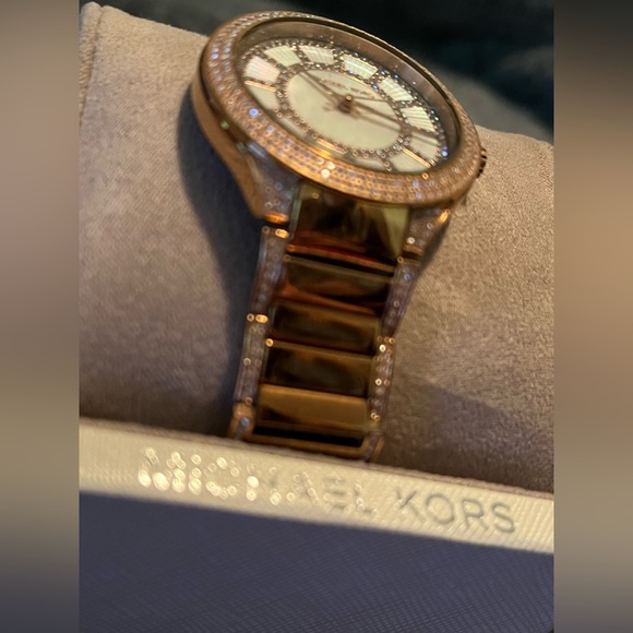Michael kors rose gold watch - Picture 3 of 4